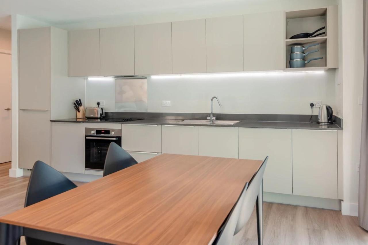 Modern Apartments In Brentford 2 Minutes Walk From Kew Bridge Extérieur photo