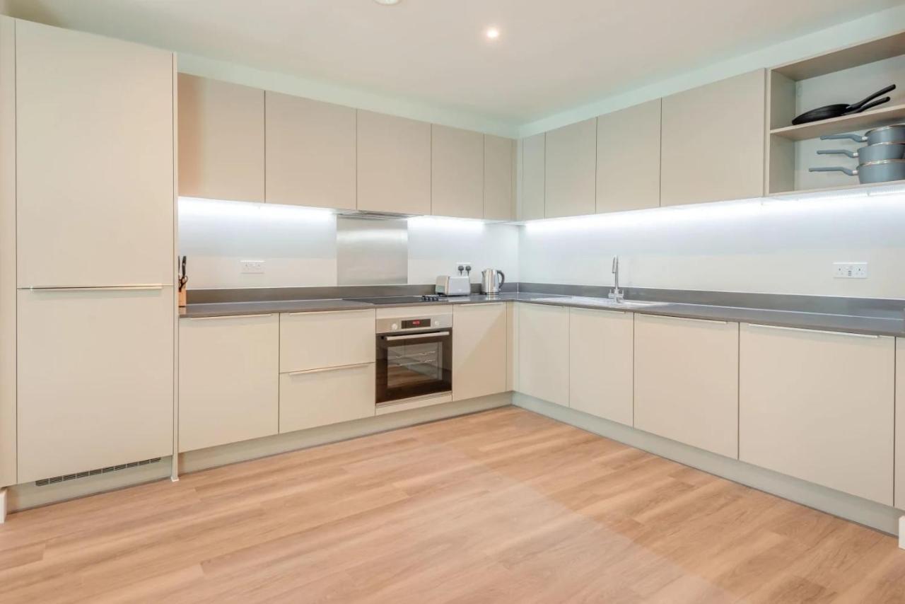 Modern Apartments In Brentford 2 Minutes Walk From Kew Bridge Extérieur photo