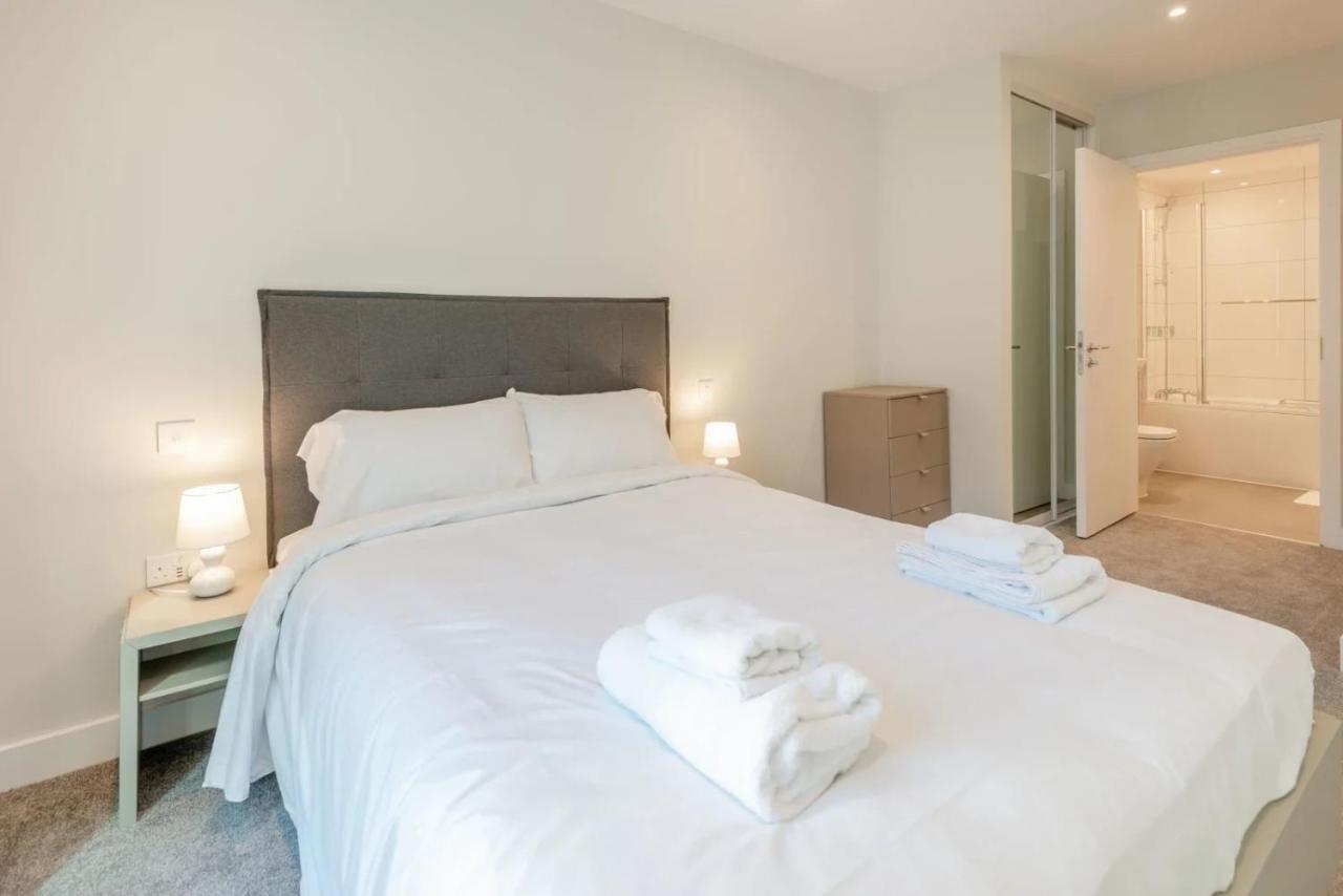 Modern Apartments In Brentford 2 Minutes Walk From Kew Bridge Extérieur photo