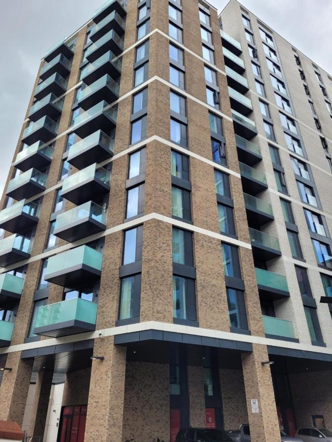 Modern Apartments In Brentford 2 Minutes Walk From Kew Bridge Extérieur photo